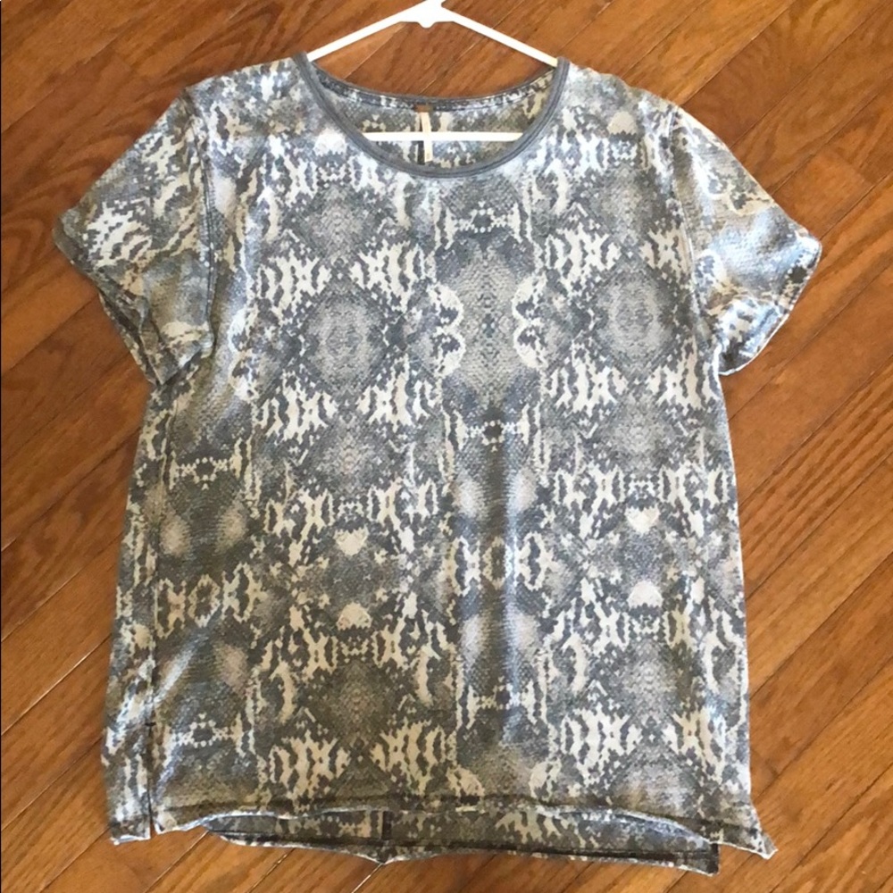 Tourist tee